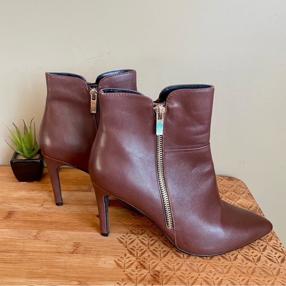 Le Chateau-Leather Chocolate Brown Ankle Booties-Gold Zipper detail-Size 9 - Picture 2 of 13